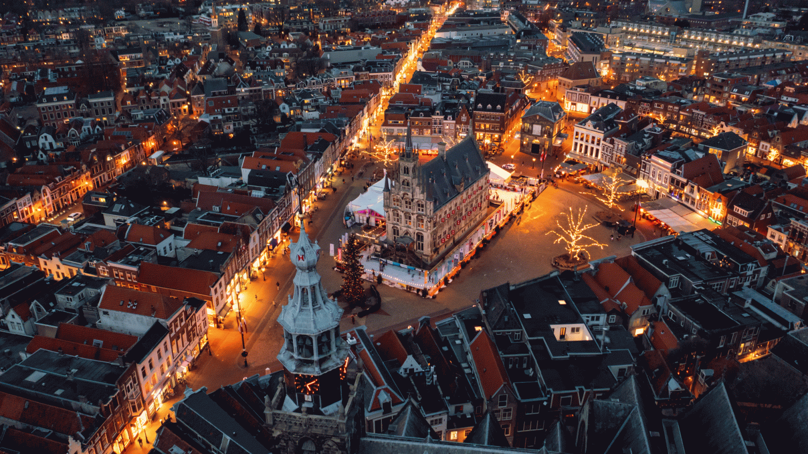 Landscape close up kerk en stadhuis achtergrond