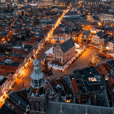Landscape close up kerk en stadhuis achtergrond