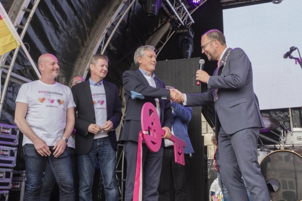 ROZE ZATERDAG Burgemeester web
